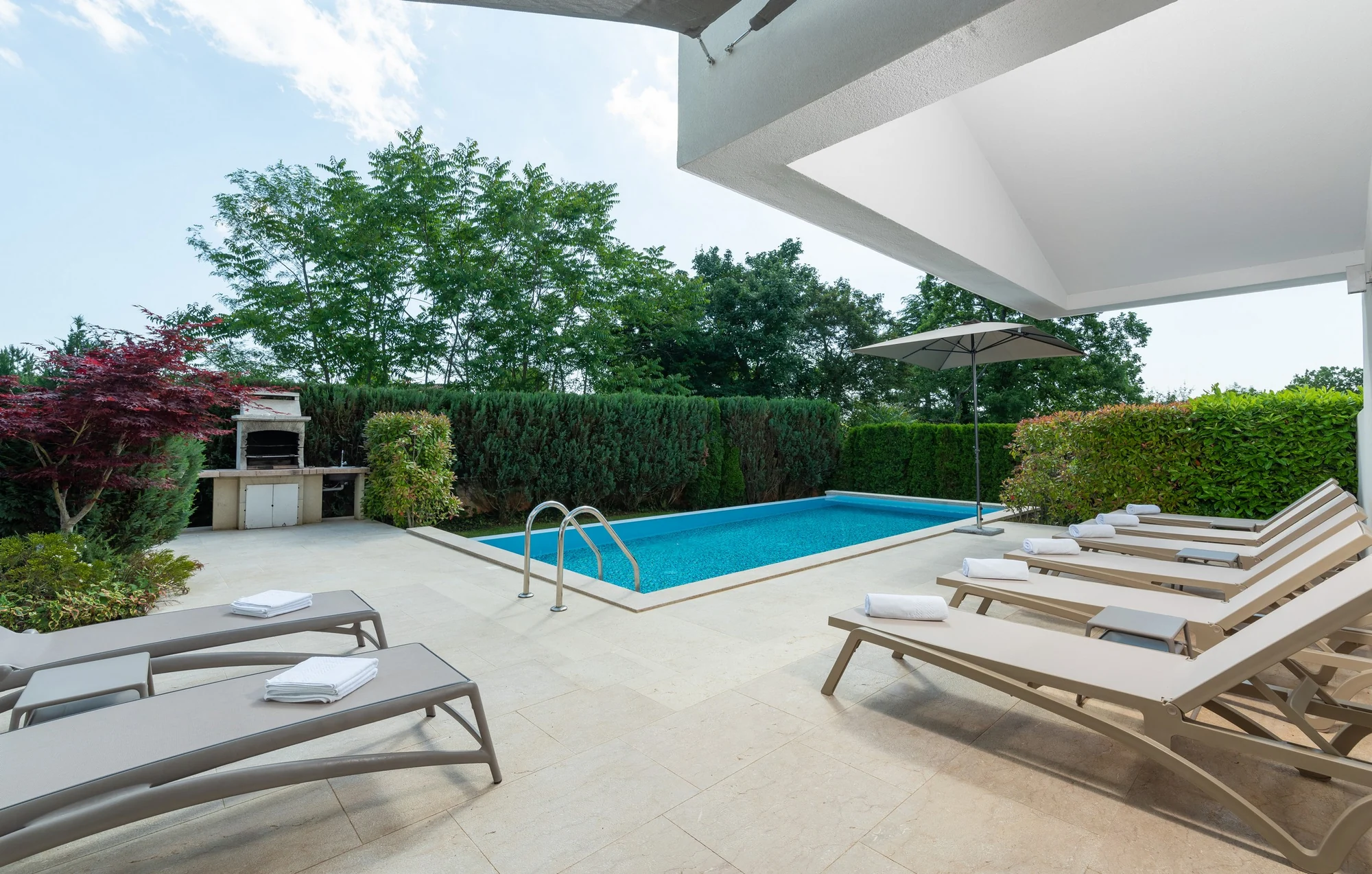 Außen & Pool – Villa Kate